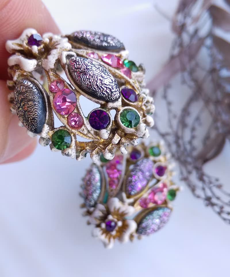Vintage Jewelry 西洋古董飾品 FLORENZA 白琺瑯彩鑽 夾式耳環