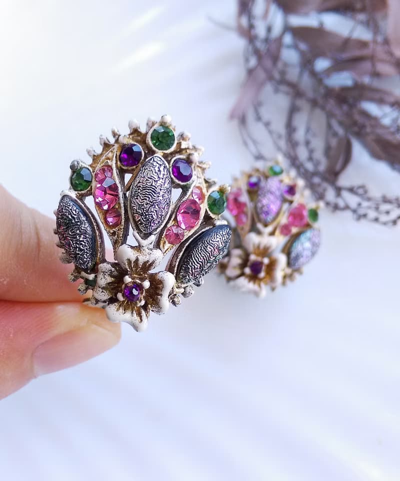 Vintage Jewelry 西洋古董飾品 FLORENZA 白琺瑯彩鑽 夾式耳環