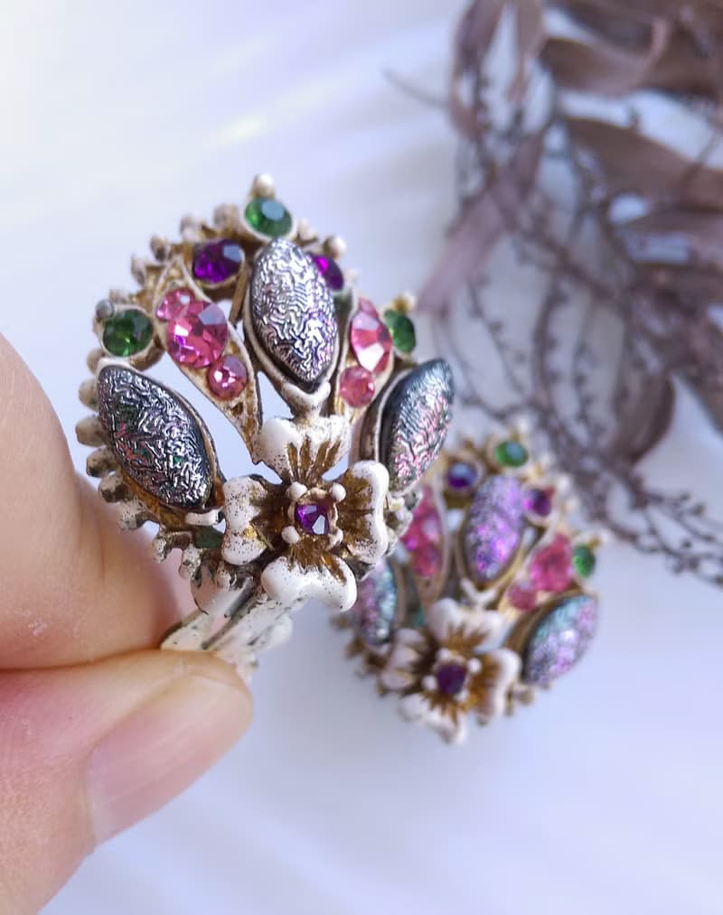 Vintage Jewelry 西洋古董飾品 FLORENZA 白琺瑯彩鑽 夾式耳環