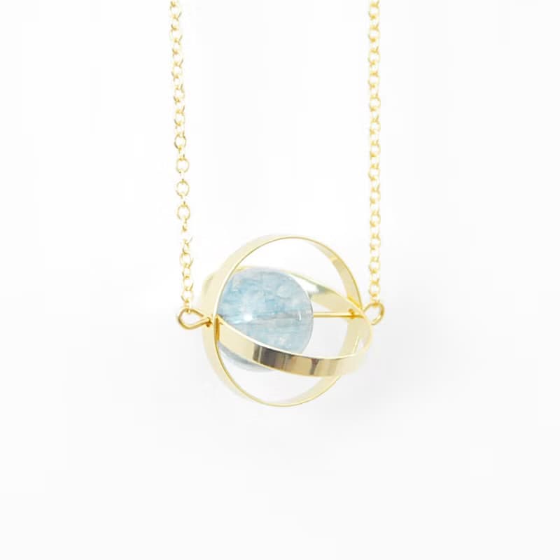 藍藍星球。宇宙。金環。藍水晶。項鍊 Blue Blue Planet。Galaxy。Golden Ring。Kyanite。Necklace。生日禮物。閨蜜禮物。姐妹禮物