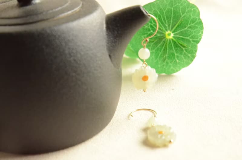 【素蓮】天然和田玉九轉蓮花包K金耳環耳夾