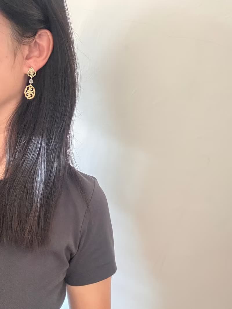 老又好古董珠寶 金色垂墜蕾絲雕花古典針式耳環 AVON P535