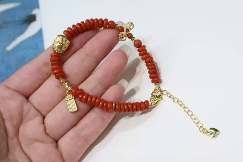 天然南紅滿色滿肉藥片手鏈搭配無相寶寶佛五條經文金剛杵平安喜樂