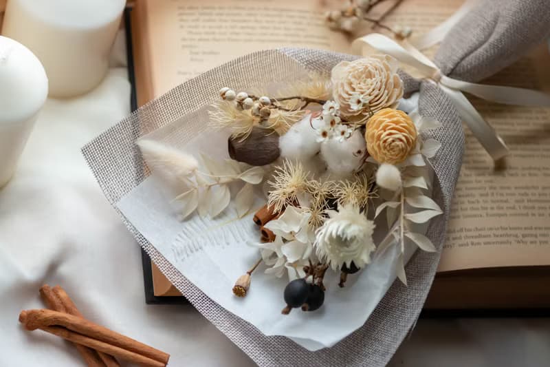 暖冬 - 純白小花束 | 乾燥花 | 生日禮物 | 畢業禮物  | 聖誕禮物