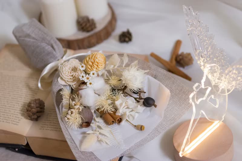 暖冬 - 純白小花束 | 乾燥花 | 生日禮物 | 畢業禮物  | 聖誕禮物