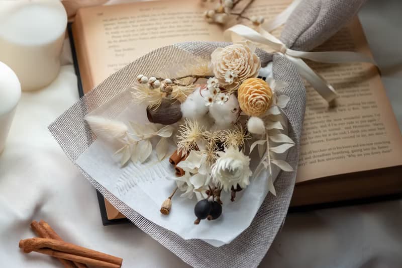 暖冬 - 純白小花束 | 乾燥花 | 生日禮物 | 畢業禮物  | 聖誕禮物