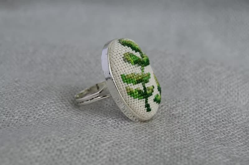 綠枝刺繡戒指十字繡植物飾品手工製作的大自然禮物送給女性