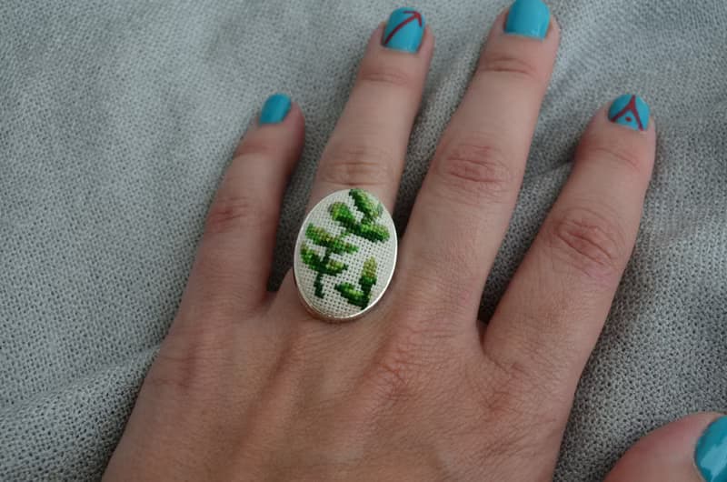 綠枝刺繡戒指十字繡植物飾品手工製作的大自然禮物送給女性
