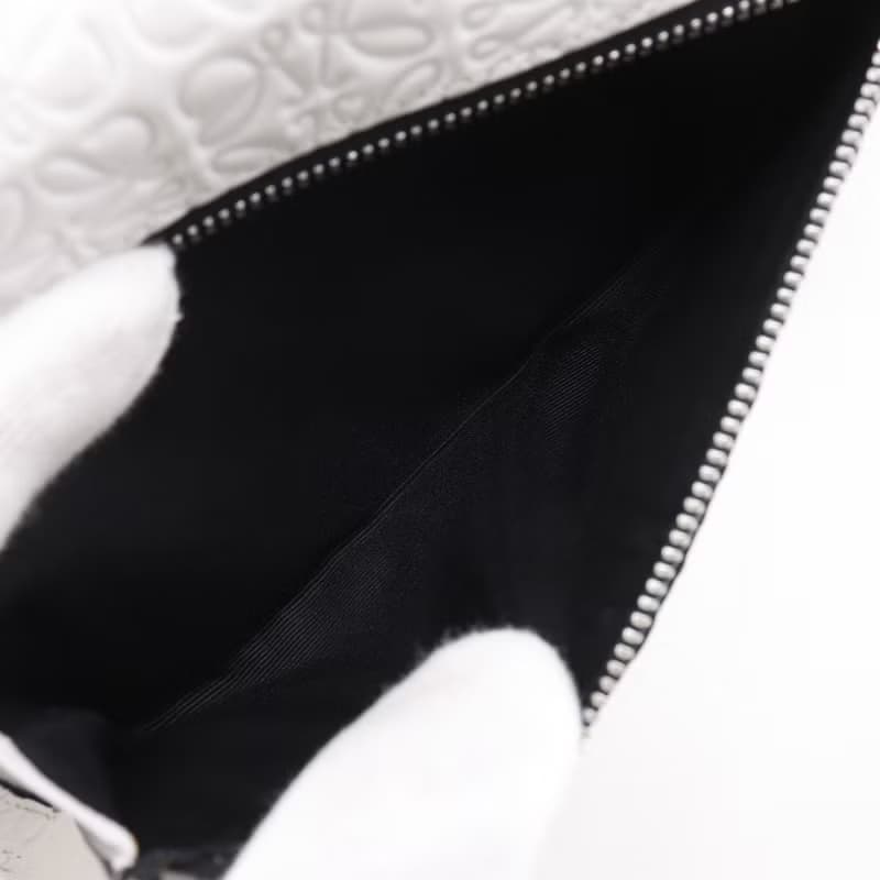 【日本直送】ロエベ LOEWE リピートアナグラム 長財布 レザー 白 ユニセックス【中古】
