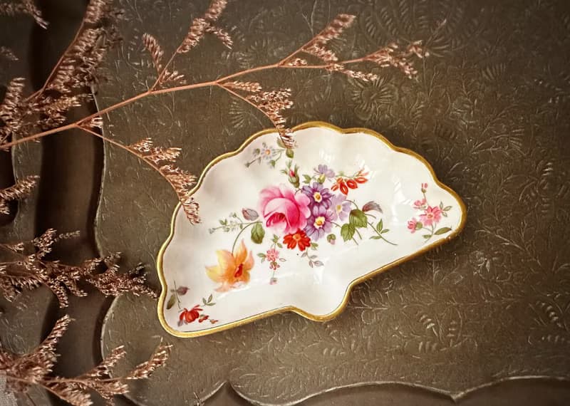 古董英國製Royal Crown Derby 德比花束系列骨瓷扇形碟