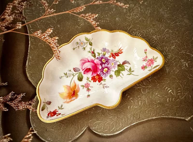 古董英國製Royal Crown Derby 德比花束系列骨瓷扇形碟