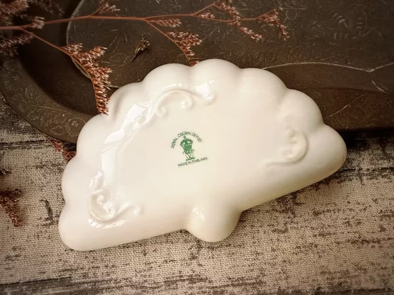 古董英國製Royal Crown Derby 德比花束系列骨瓷扇形碟