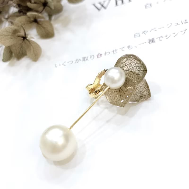 【聖誕交換禮物】繡球不凋花 日本棉珍珠耳環 / 褐色款 / 附禮盒