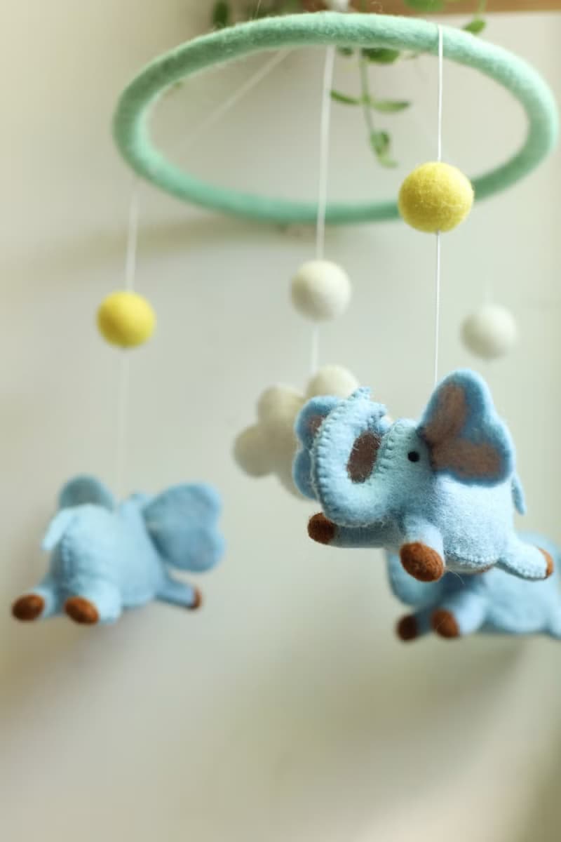 羊毛出在羊山上 羊毛氈  嬰兒吊飾  小飛象 蝴蝶象 遊樂園 旋轉