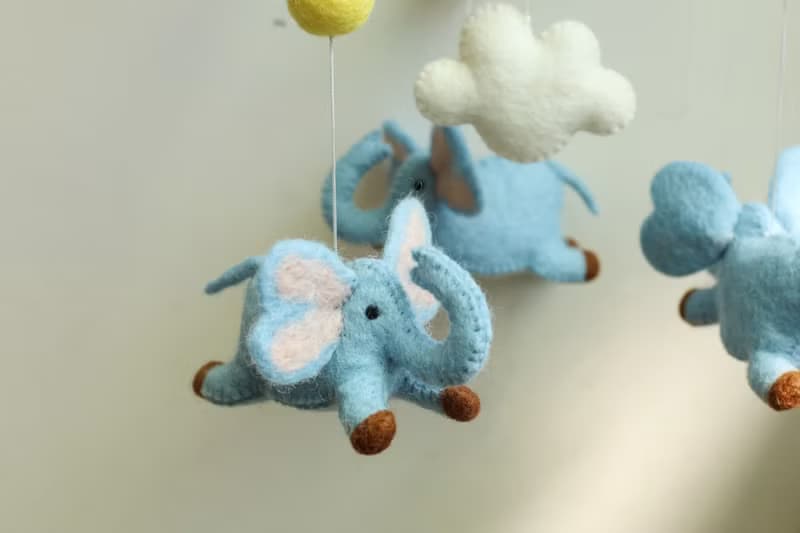 羊毛出在羊山上 羊毛氈  嬰兒吊飾  小飛象 蝴蝶象 遊樂園 旋轉