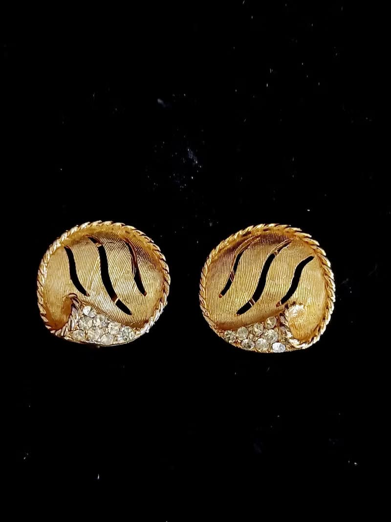 vintage jewelry  BSK 金色立體圓形波浪紋萊茵 夾式耳環