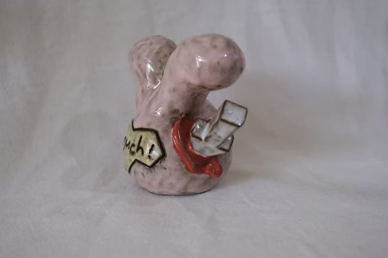 流著愛心血的箭靶兔子- 手捏陶瓷雕塑、擺飾