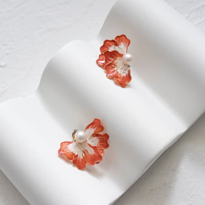 【復古橘色】 蝶の花。水晶花天然珍珠 耳環