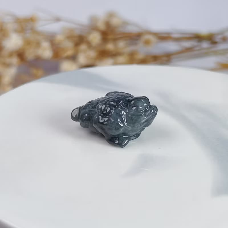 【招財神獸】烏雞翡翠三腳蟾蜍擺飾 | 天然緬甸玉翡翠A貨 | 送禮