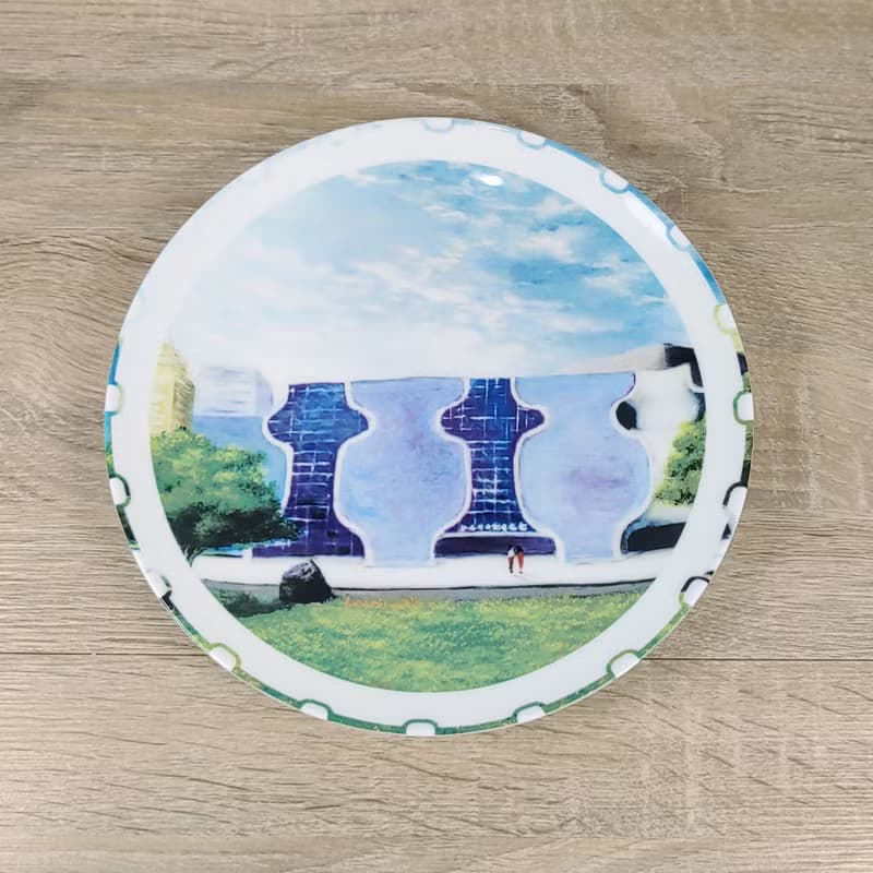 藝術瓷盤 漫步台中歌劇院 小光點畫廊身心障礙藝術畫家-陳華國