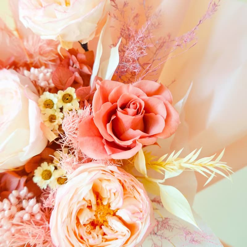 永生庭園玫瑰花束-粉白色