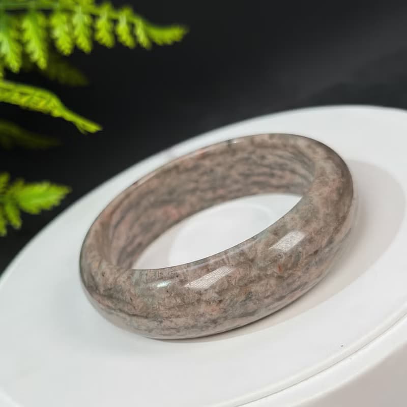 獨特長石手鐲57MM 玉化高瓷星光 肉紅色飄綠 小寬條景鐲 增強毅力