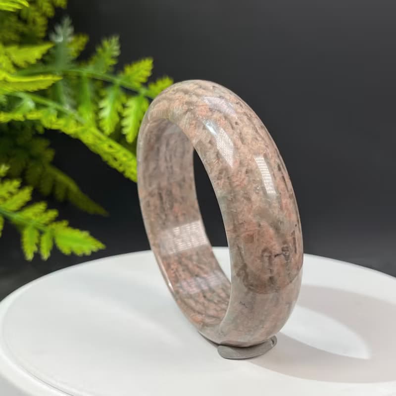 獨特長石手鐲57MM 玉化高瓷星光 肉紅色飄綠 小寬條景鐲 增強毅力