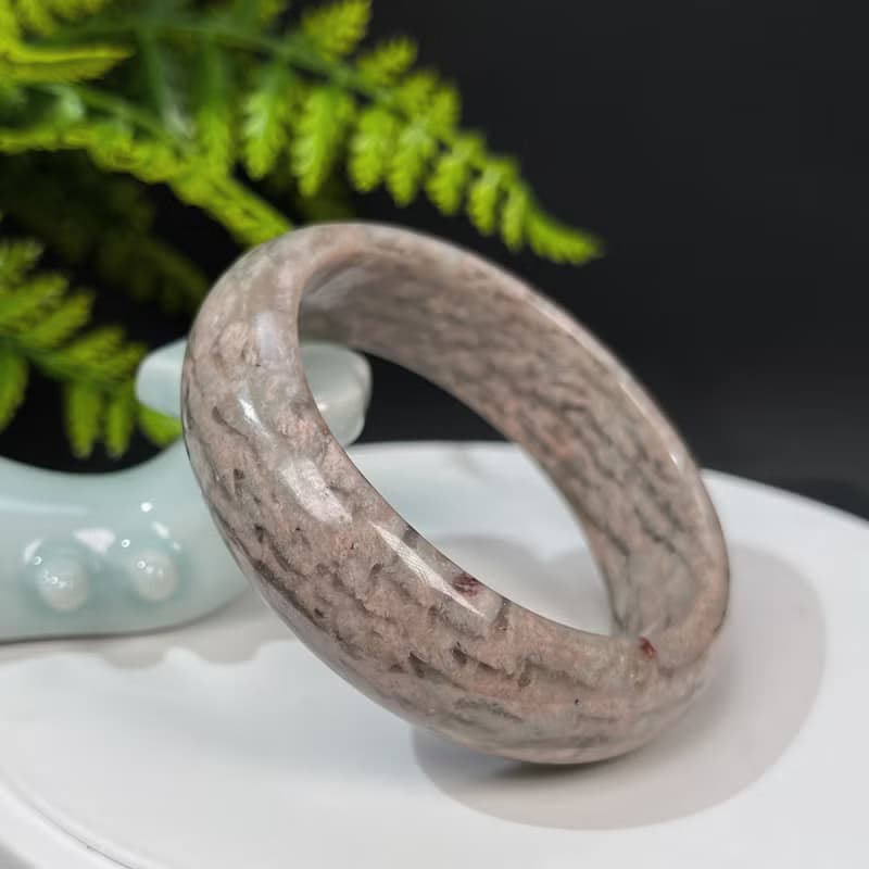獨特長石手鐲57MM 玉化高瓷星光 肉紅色飄綠 小寬條景鐲 增強毅力