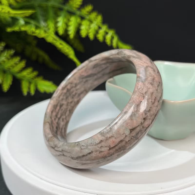 獨特長石手鐲57MM 玉化高瓷星光 肉紅色飄綠 小寬條景鐲 增強毅力