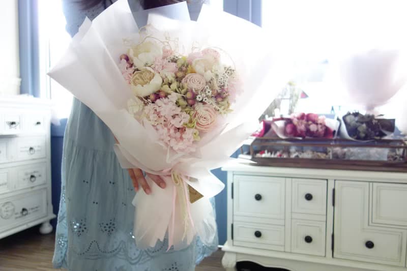 甜蜜粉白花束/韓式花束/生日/情人節/求婚花束/不凋花束