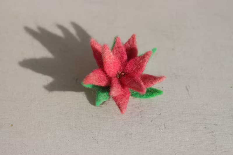 羊毛氈聖誕紅別針 螢光紅 聖誕禮物 交換禮物 現貨款 可直接下標