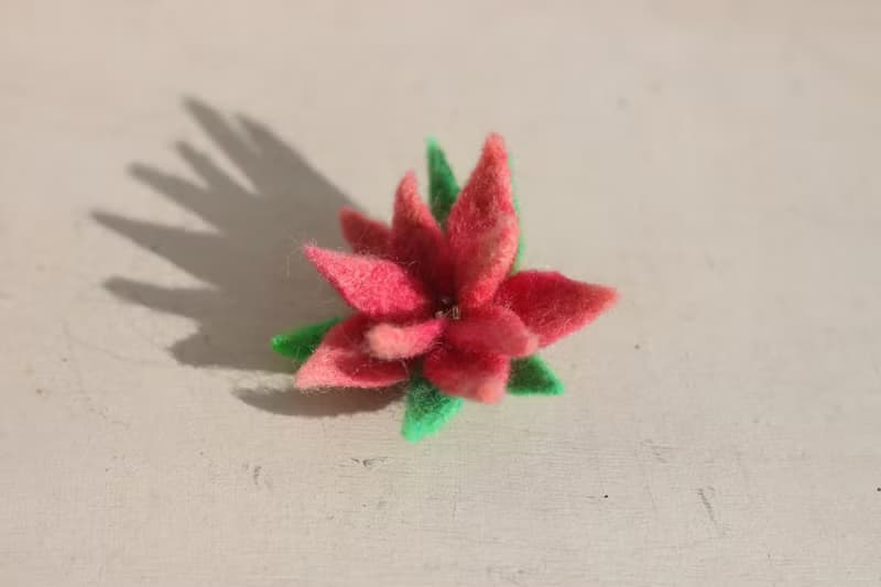 羊毛氈聖誕紅別針 螢光紅 聖誕禮物 交換禮物 現貨款 可直接下標