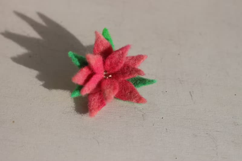 羊毛氈聖誕紅別針 螢光紅 聖誕禮物 交換禮物 現貨款 可直接下標