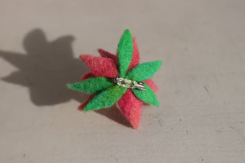 羊毛氈聖誕紅別針 螢光紅 聖誕禮物 交換禮物 現貨款 可直接下標