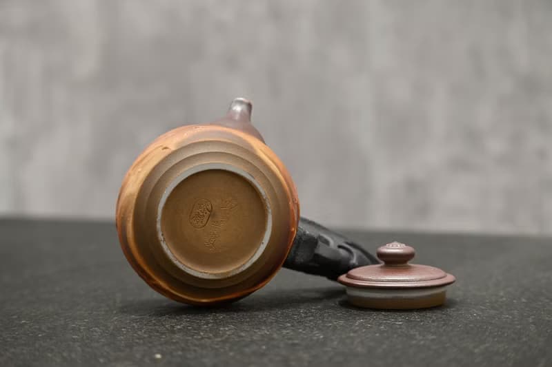| 160cc | 柴燒造型側把茶壺 茶壺 柴燒壺【臻麟陶藝】