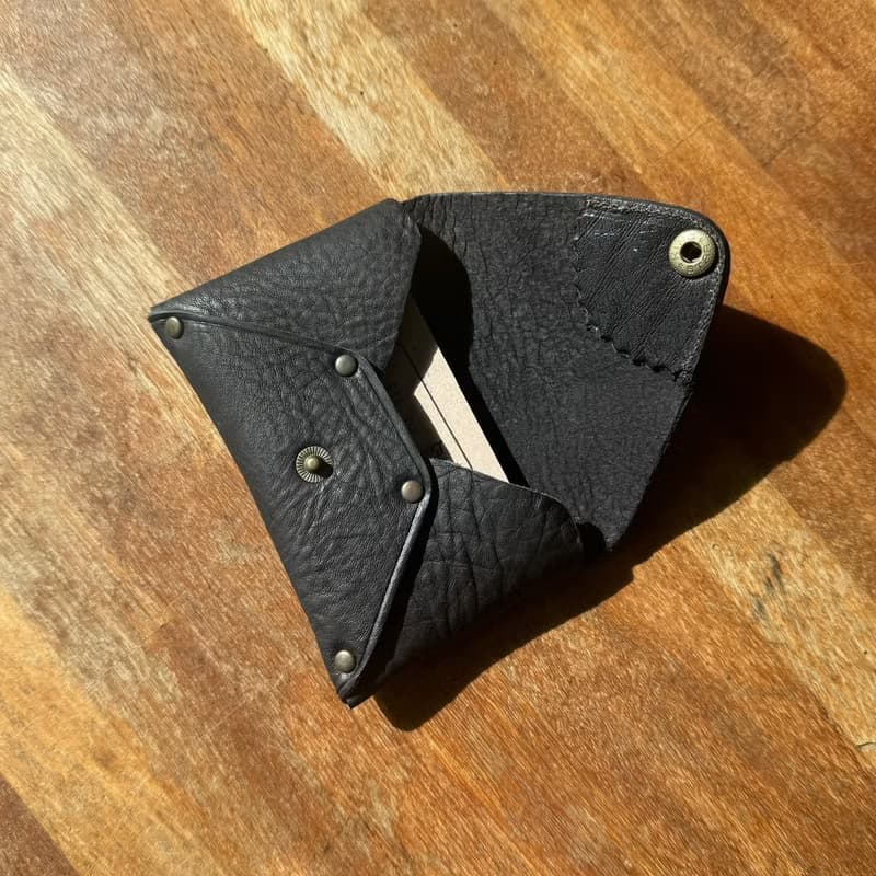 leather button - black