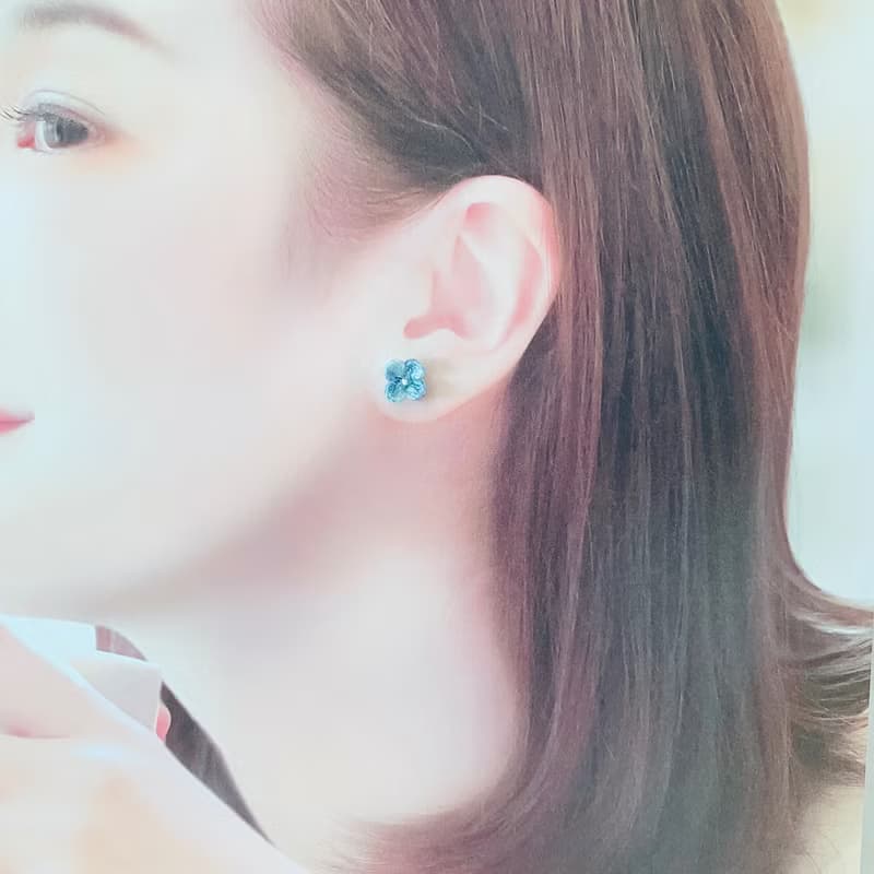 繡球小花耳針 海天藍 漸層色彩 細工編織 已定形 耐用 易配搭