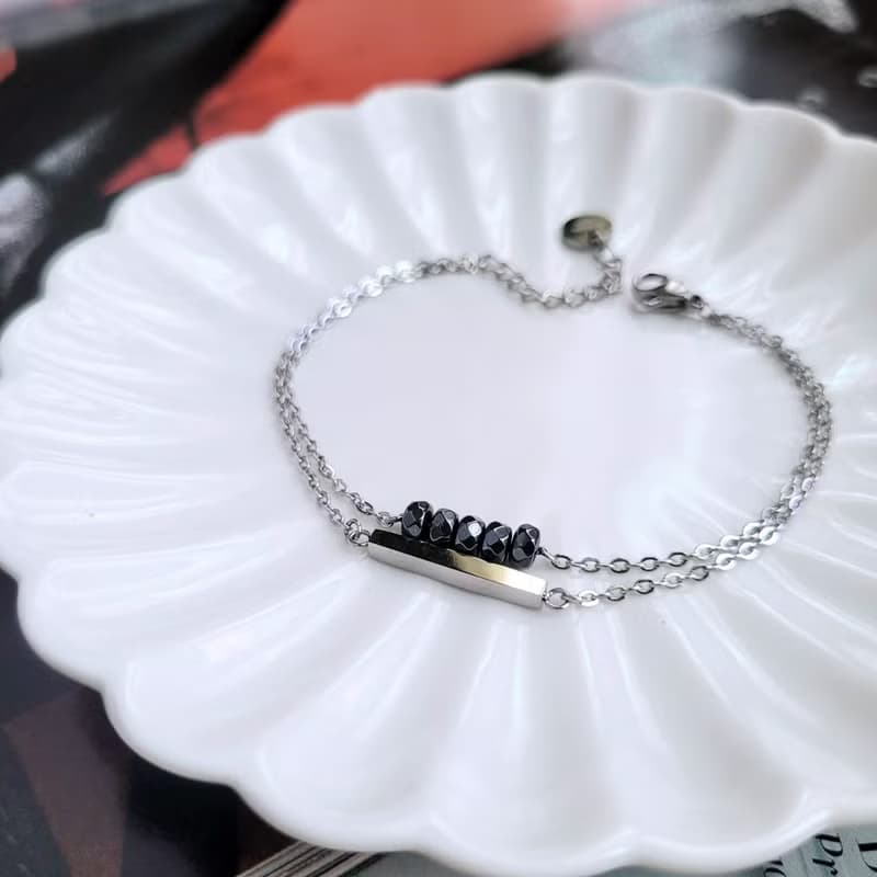 深夜邂逅。黑膽石簡約直條造型白鋼手鍊