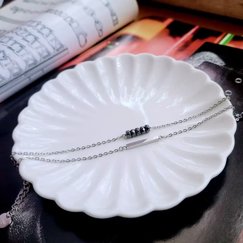深夜邂逅。黑膽石簡約直條造型白鋼手鍊