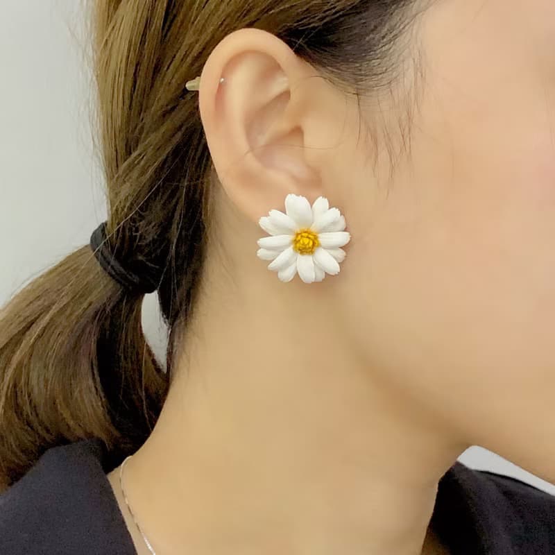 皮革雛菊耳環│純銀耳鈎│耳針│鍍銀耳夾款式【花】