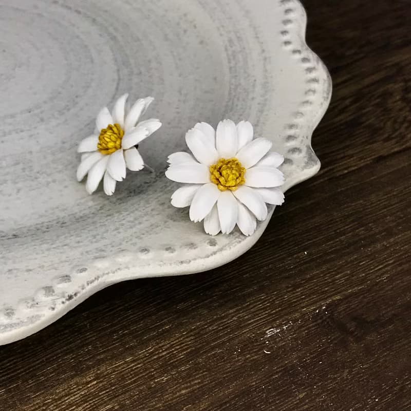 皮革雛菊耳環│純銀耳鈎│耳針│鍍銀耳夾款式【花】