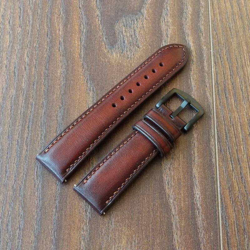 經典的手錶表帶。顏色 桃花心木。所有尺寸。