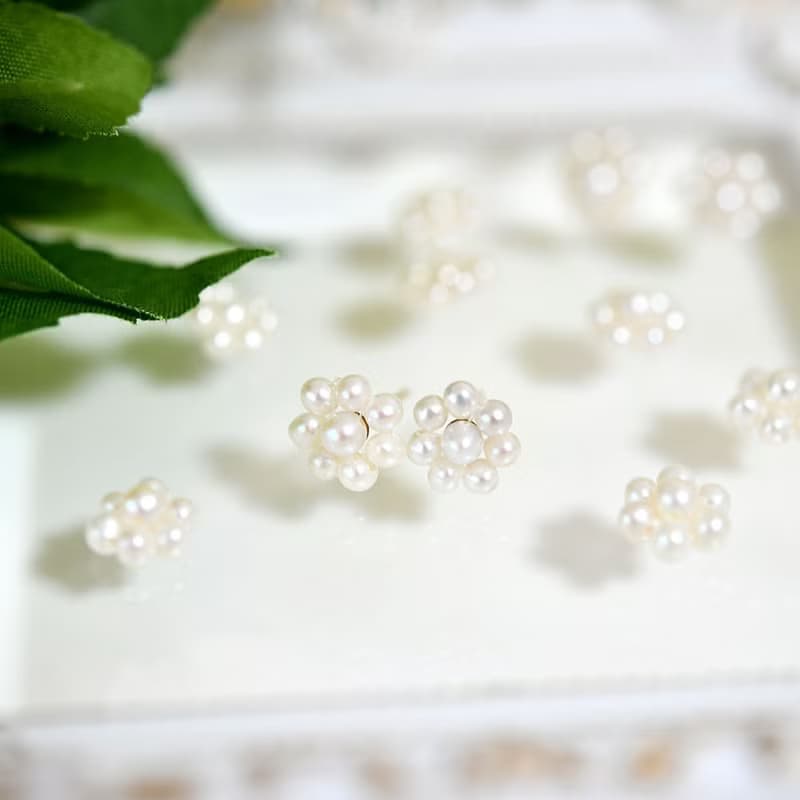 幸せを運んでくれる 淡水パール フラワーのスタッドピアス イヤリング 6月誕生石