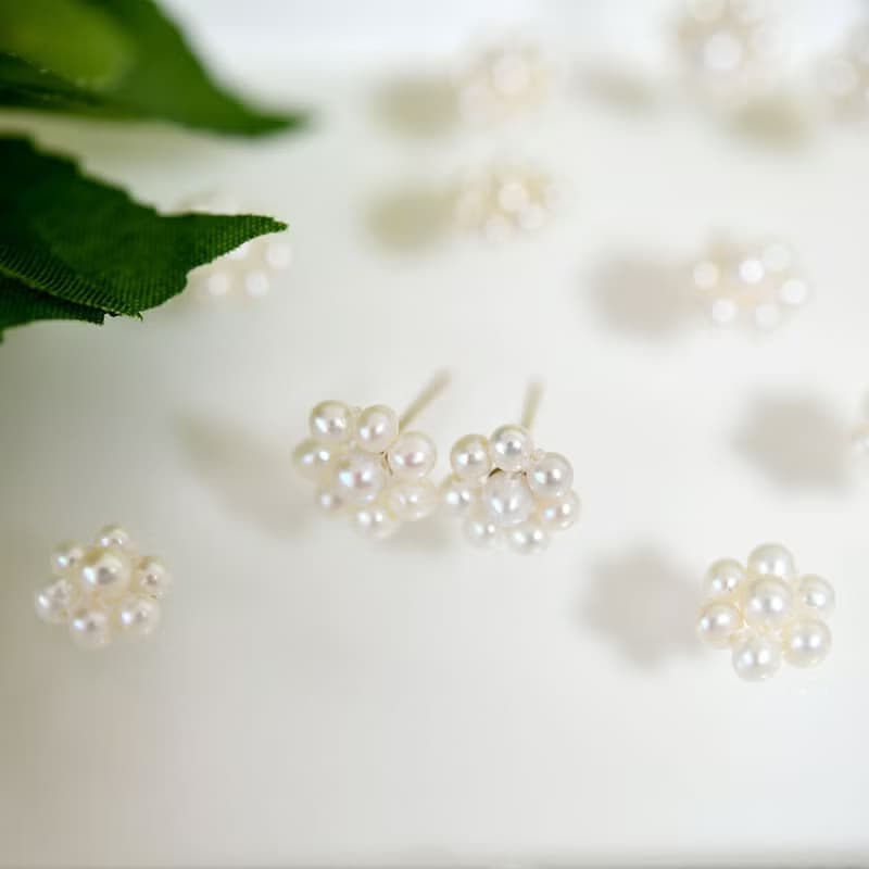 幸せを運んでくれる 淡水パール フラワーのスタッドピアス イヤリング 6月誕生石