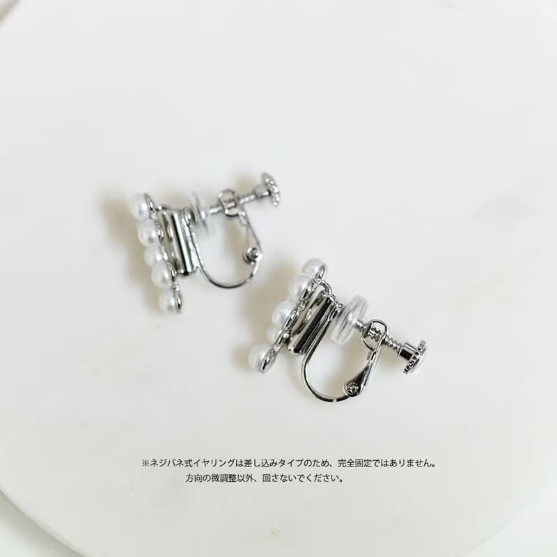 幸せを運んでくれる 淡水パール フラワーのスタッドピアス イヤリング 6月誕生石