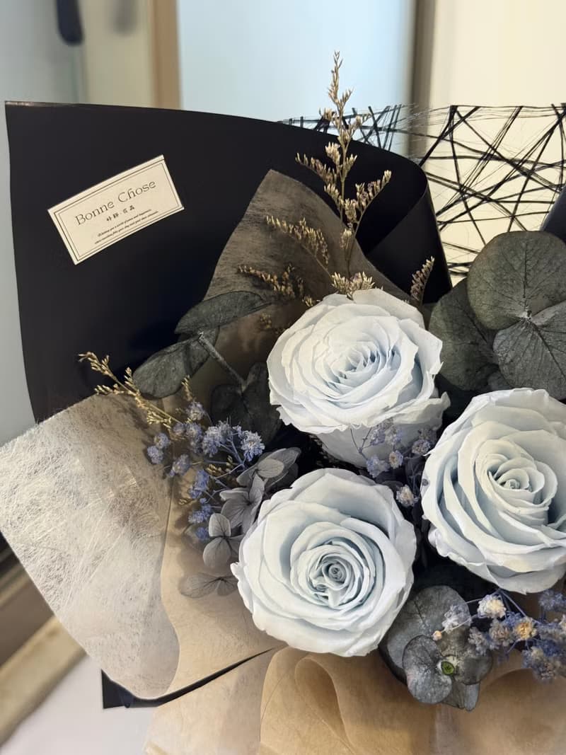 高級感永生玫瑰花束-中型、黑藍色系、寶寶藍玫瑰、獨家設計