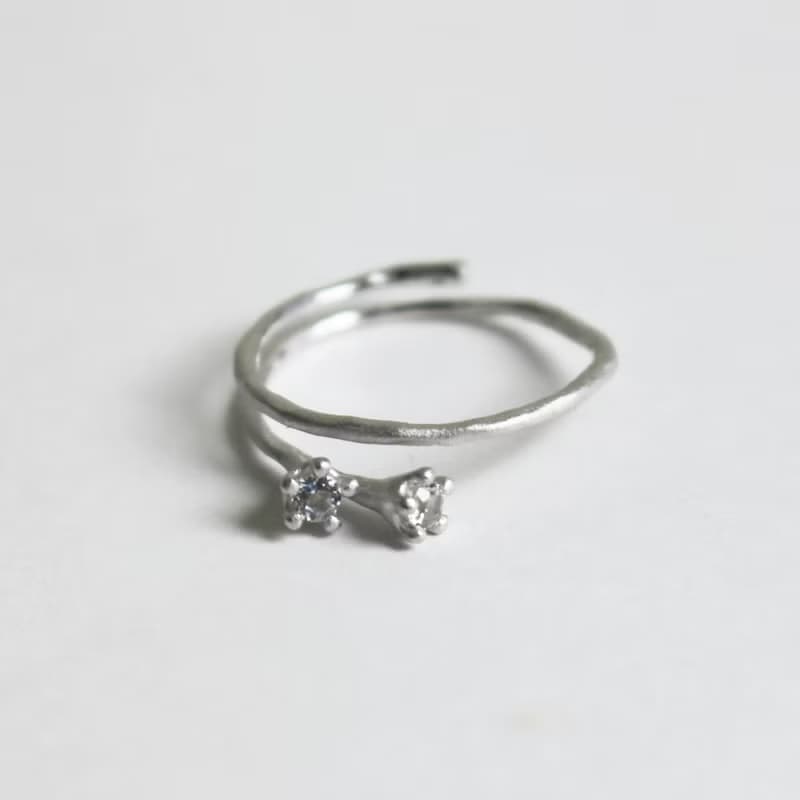 Little Mollis Ring (White Topaz) sand blast finishing