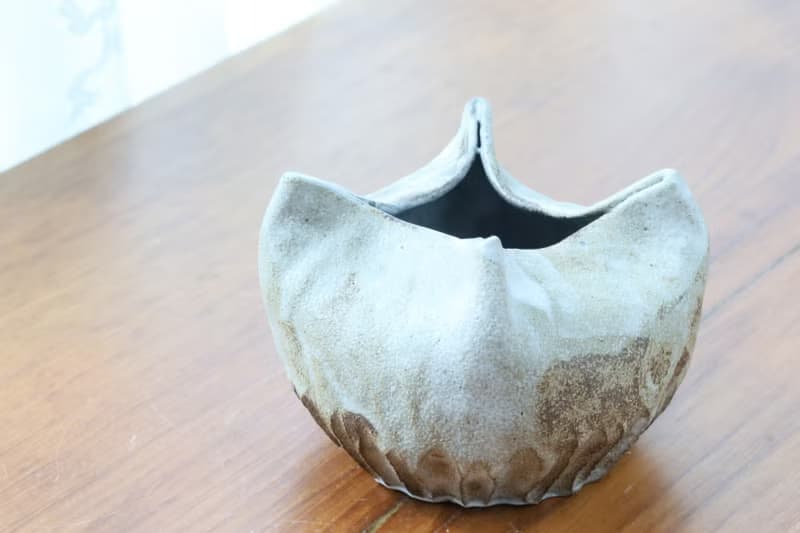 【喬遷禮物】美國進口土手捏造型乾花器白釉質感詫寂風收納置物桶