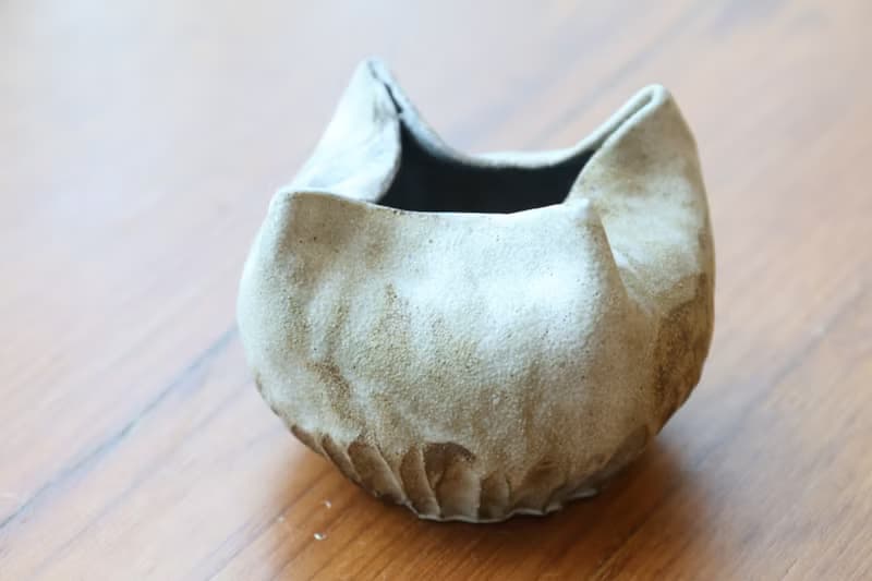 【喬遷禮物】美國進口土手捏造型乾花器白釉質感詫寂風收納置物桶