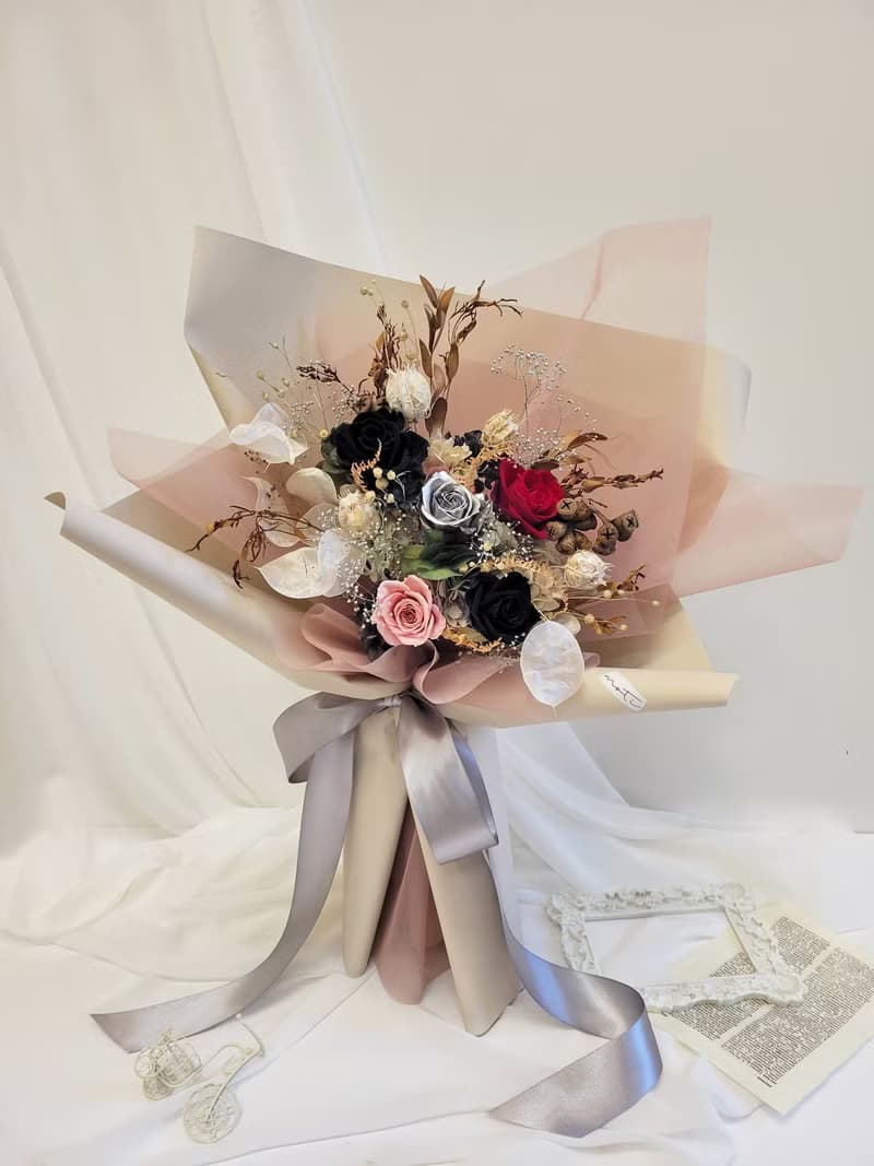 典雅奶茶粉玫瑰花束 不凋花 永生花 乾燥花 情人節花束 求婚花束